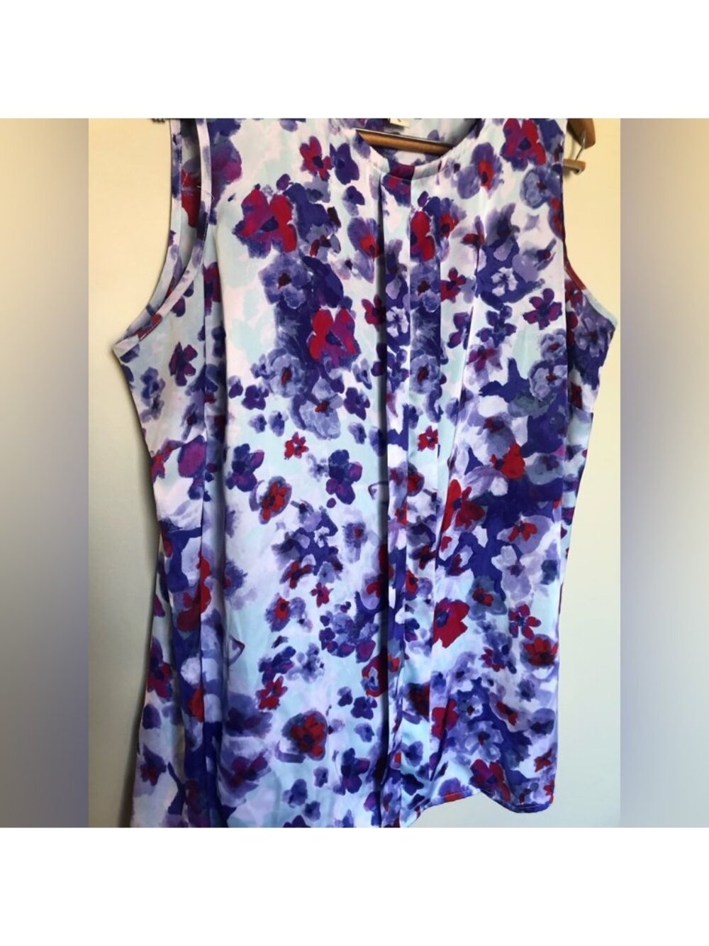Sleeveless Top - Picture 3 of 6